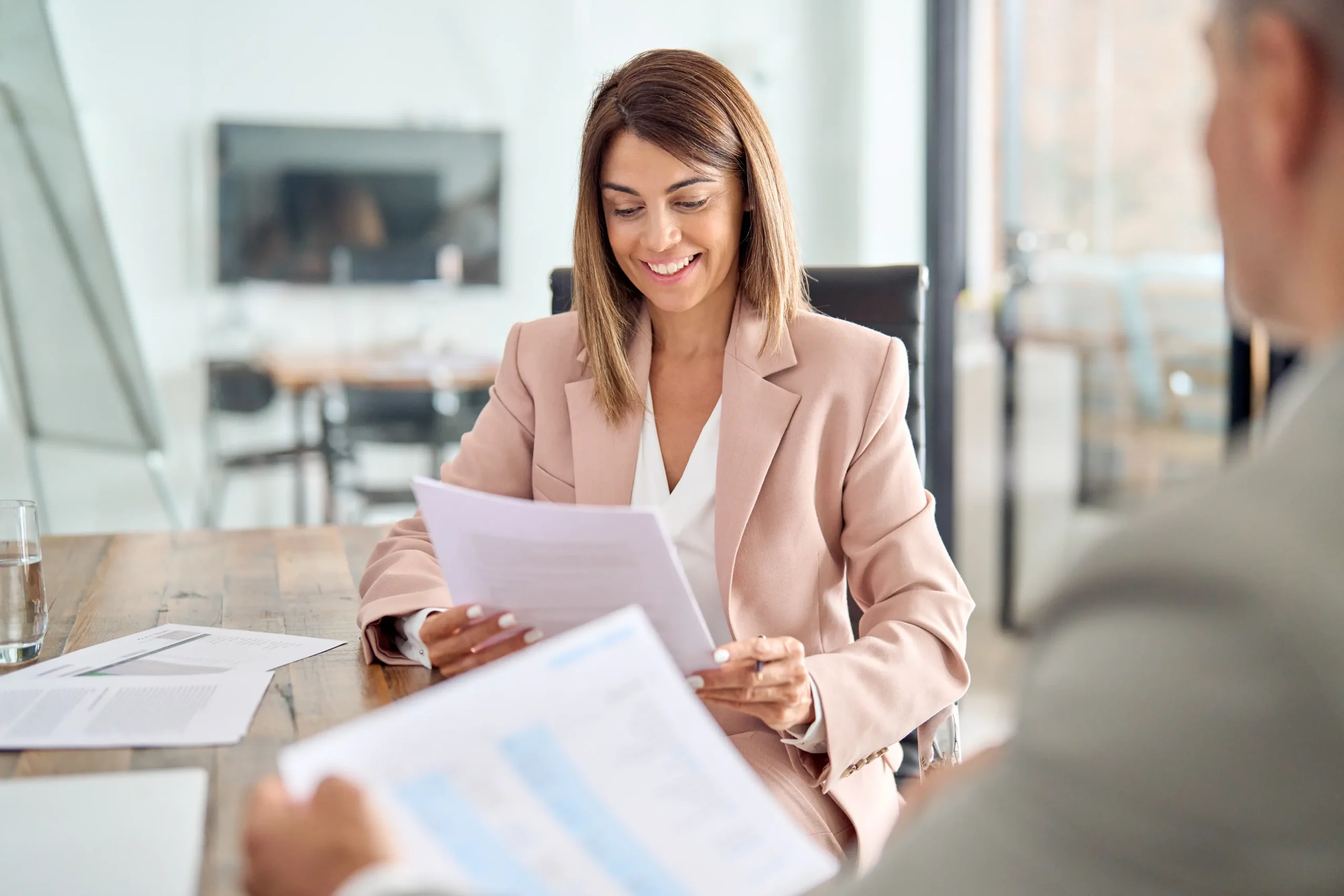 femme professionnelle souriant