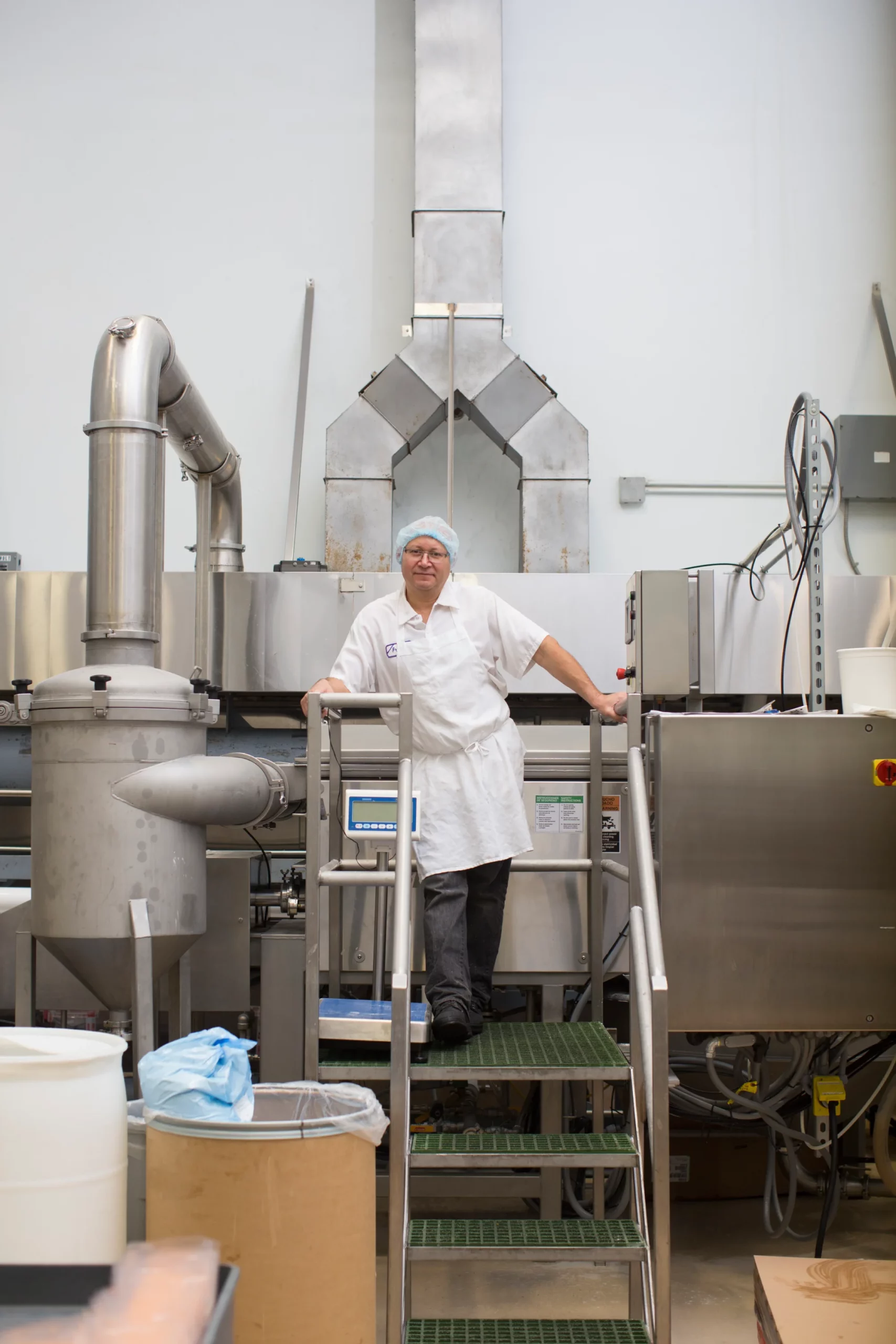 homme debout usine vanille